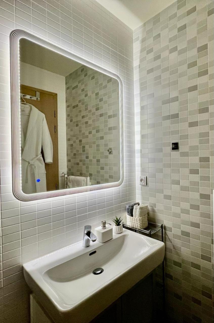 Luxury Apartment In Prague And Free Parking Εξωτερικό φωτογραφία